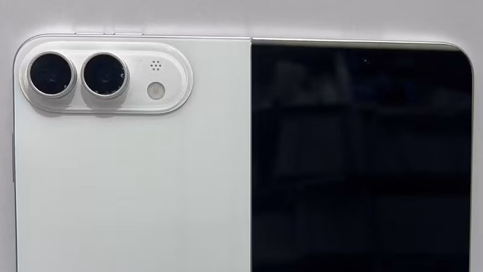Опубликованы качественные фото макета iPhone Ultra: первая раскладушка Apple попала в объективы