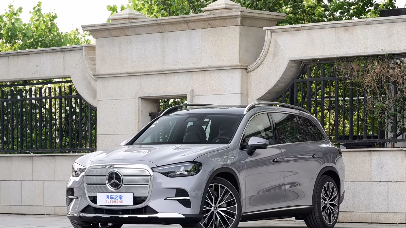 Электрический Mercedes-Benz GLC представлен в Китае: 422 л.с. и 700 км запаса хода за 3,85 млн рублей