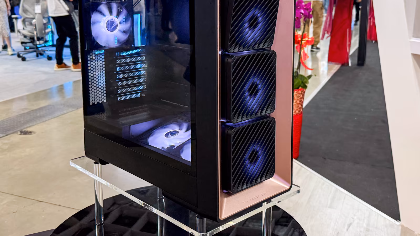 Formula V-Line показала на Computex 2026 корпус Air Power G10, панорамные Crystal Z3 и U7, СЖО с экраном и БП CWT