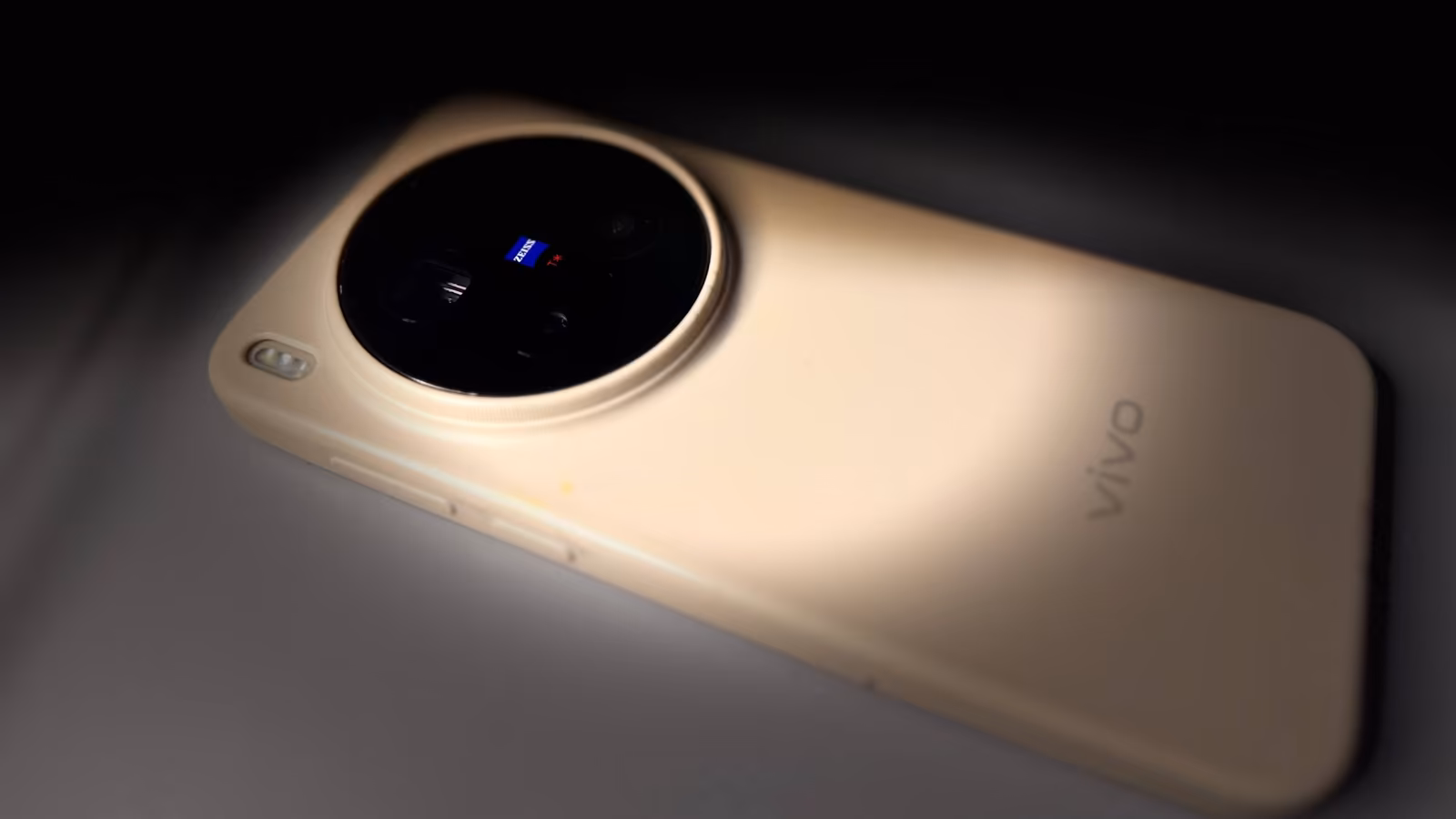Vivo X500 получит аккумулятор 7500 мАч и камеру с перископом — характеристики базовой модели впечатляют