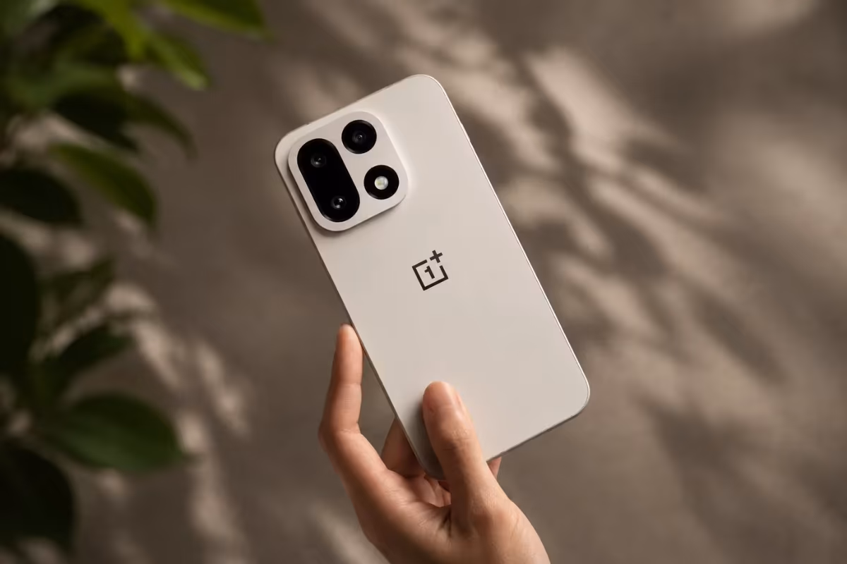 OnePlus 15 ������� ����� ������� � iPhone ��� ������ ��������