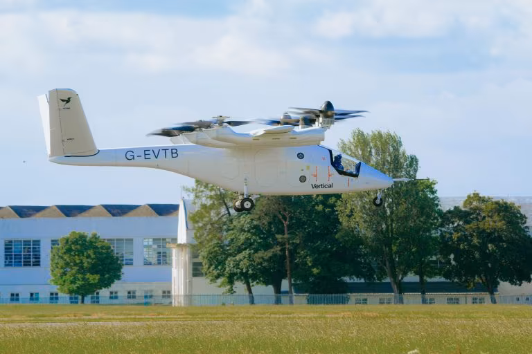 Vertical Aerospace совершило первый пилотируемый полёт аэротакси: прорыв в eVTOL