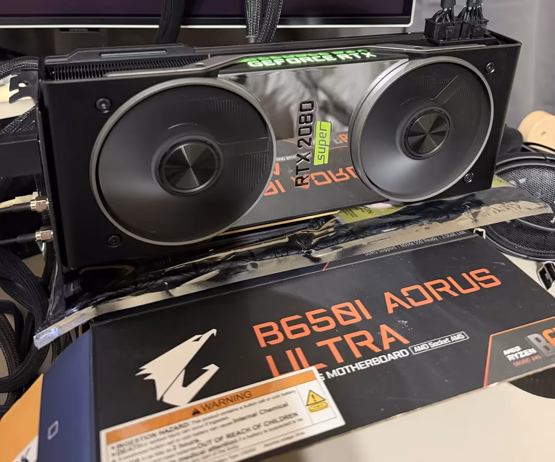 GeForce RTX 2080 Ti Super впервые показали вживую: несостоявшийся флагман Nvidia