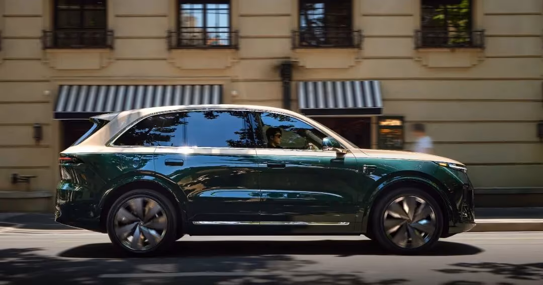Li Auto L8 ����������� 23 ����: 5-������� ����� � ��������� ������ 0,23 �/100 ��
