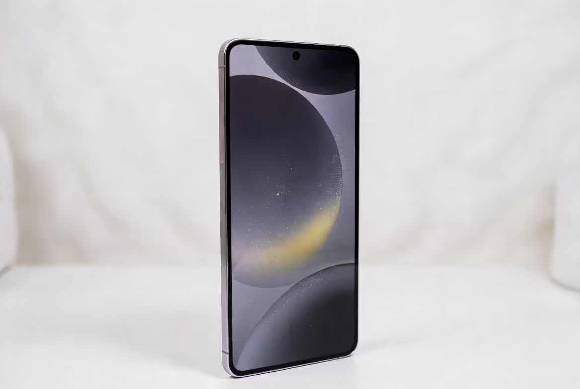 Redmi готовит Ultra-смартфон с батареей на 8000+ мАч и Snapdragon 8 Elite