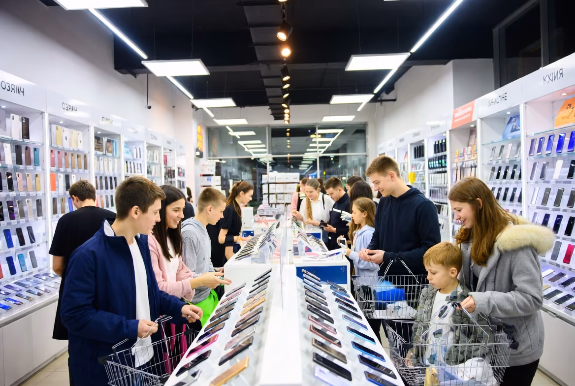 Каждый второй россиянин копит на смартфон: исследование Tecno и Сравни