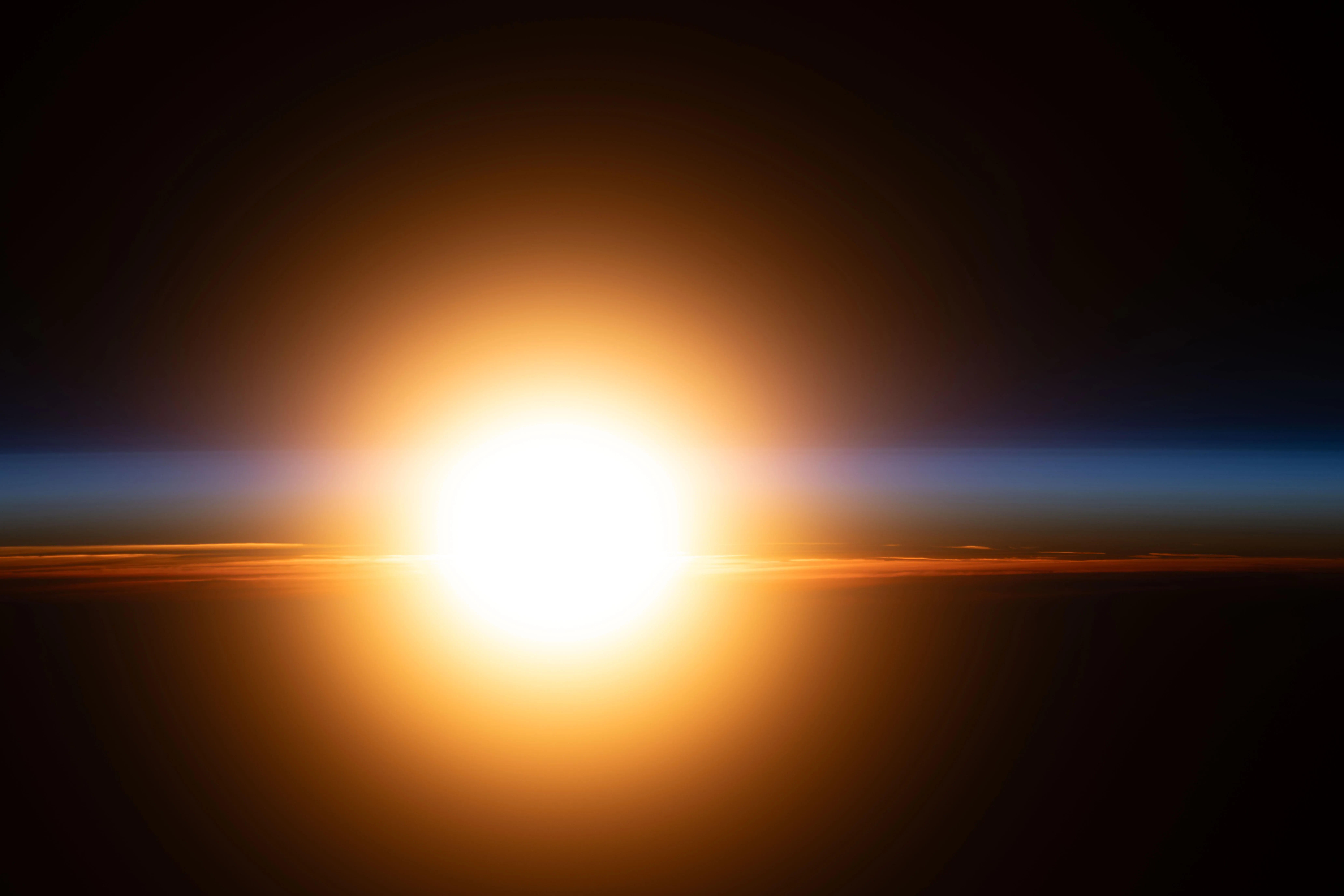 Астронавт NASA запечатлел орбитальный рассвет с МКС: 16 восходов за сутки