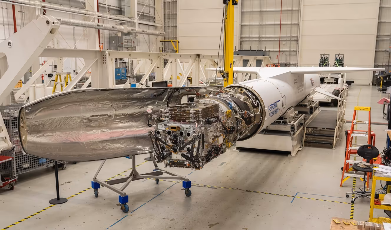 NASA впервые пытается поймать спутник на орбите: миссия по спасению Swift за $500 млн