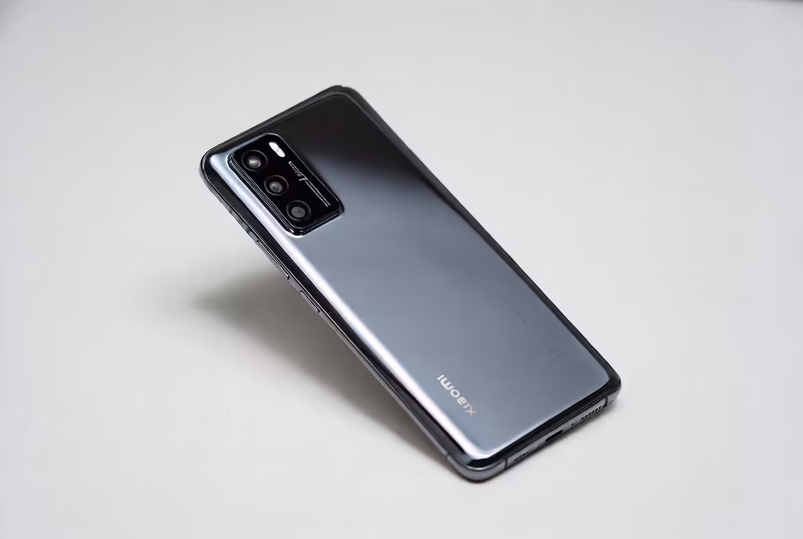 Xiaomi ������� ����� Civi: �������� �������������� �� ������� T