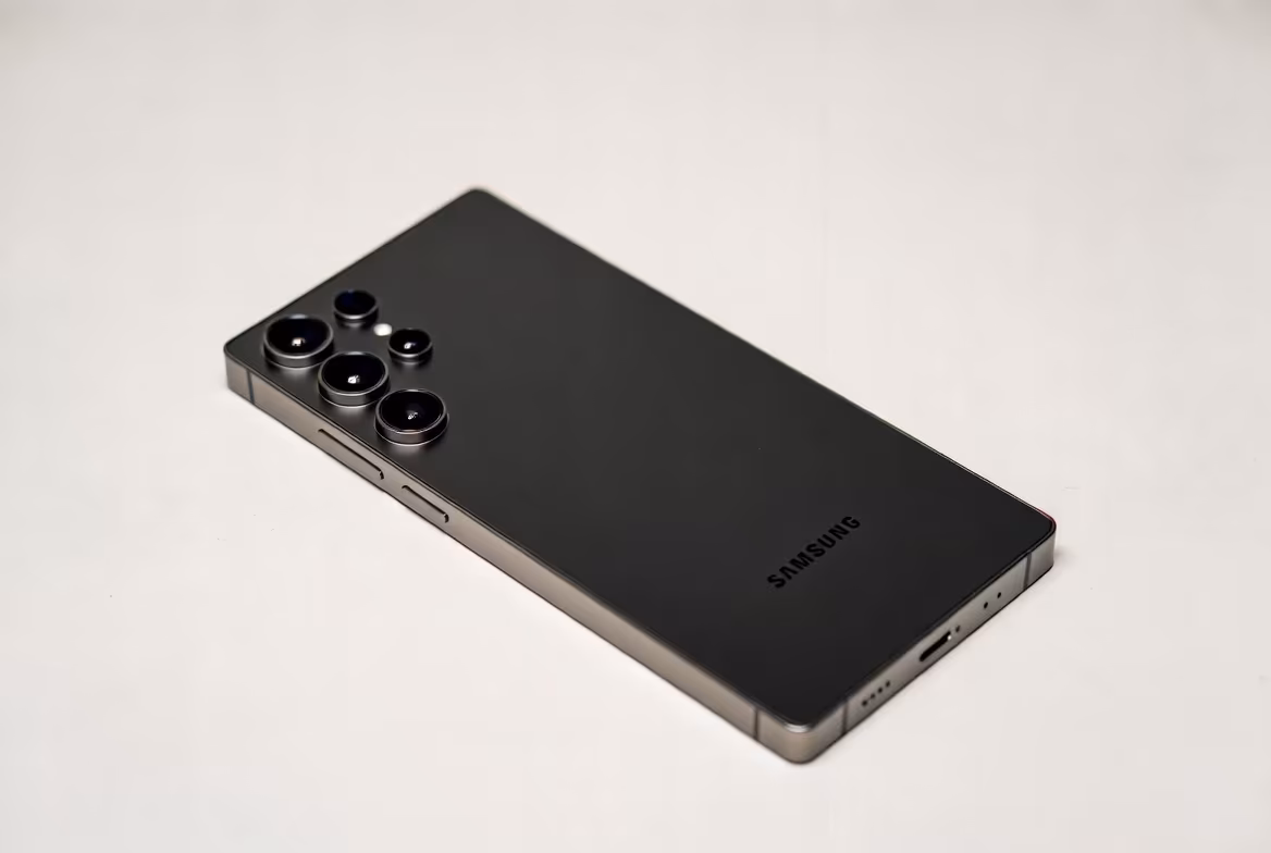 One UI 8.5 для Samsung Galaxy S24 замечена на серверах Samsung: началось внутреннее тестирование