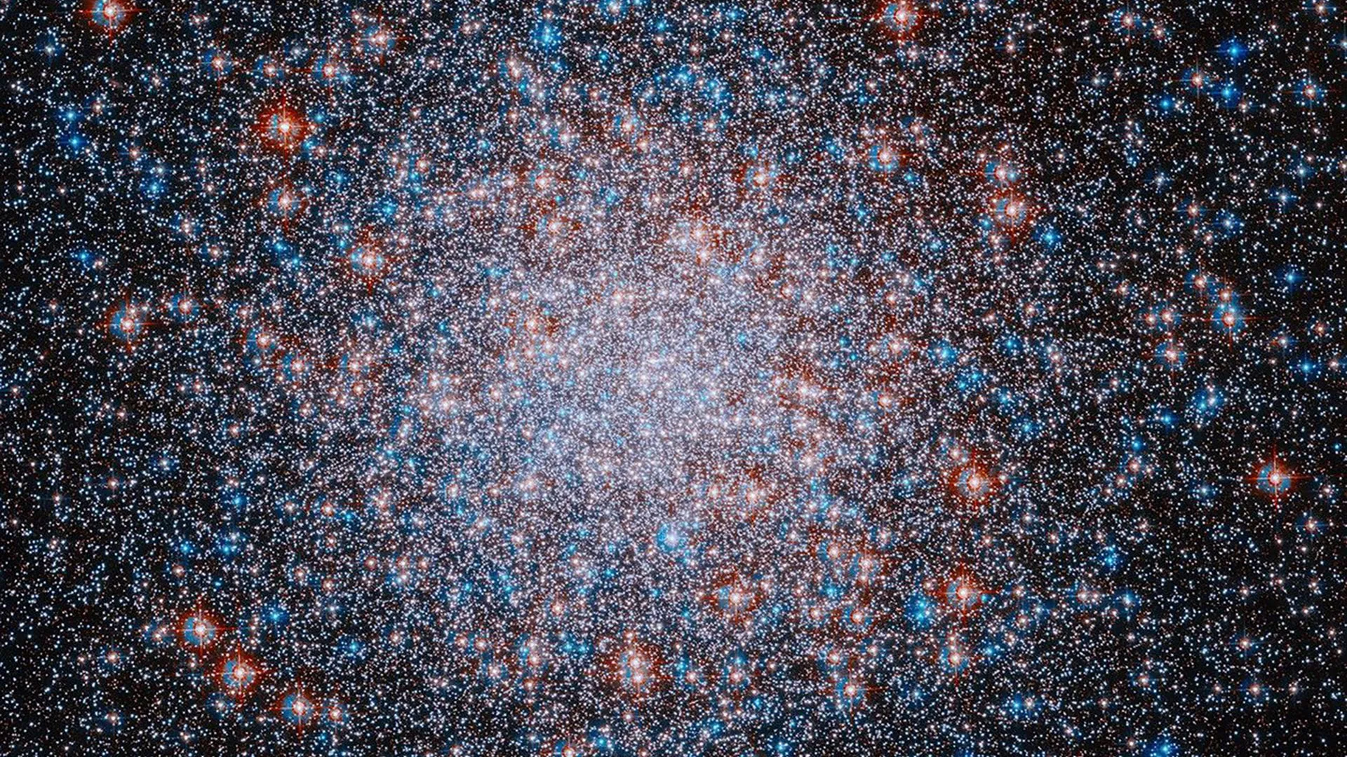 Телескоп Hubble показал скопление из 500 000 звезд к 250-летию США