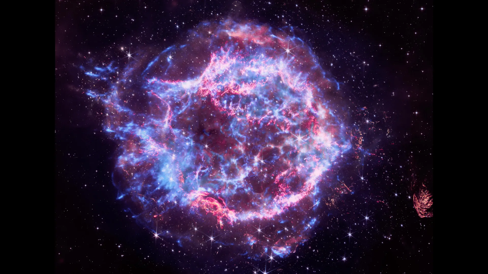 NASA опубликовала красно-бело-синие снимки космоса в честь 250-летия США