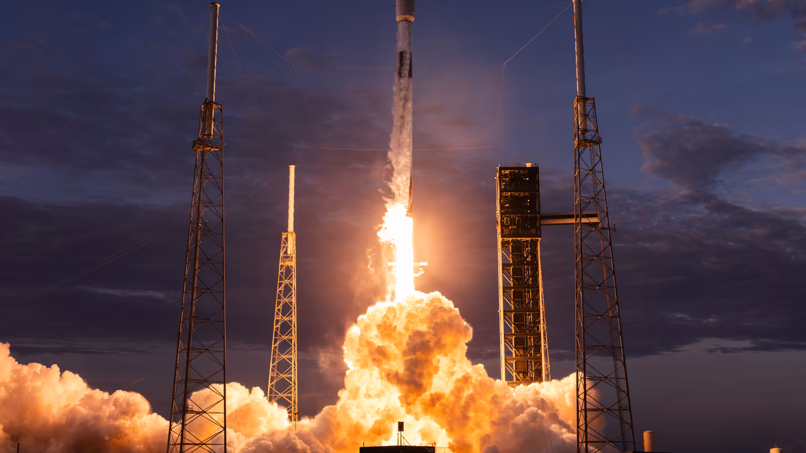 SpaceX Falcon 9 вывела 29 спутников Starlink и испытала две многоразовые капсулы