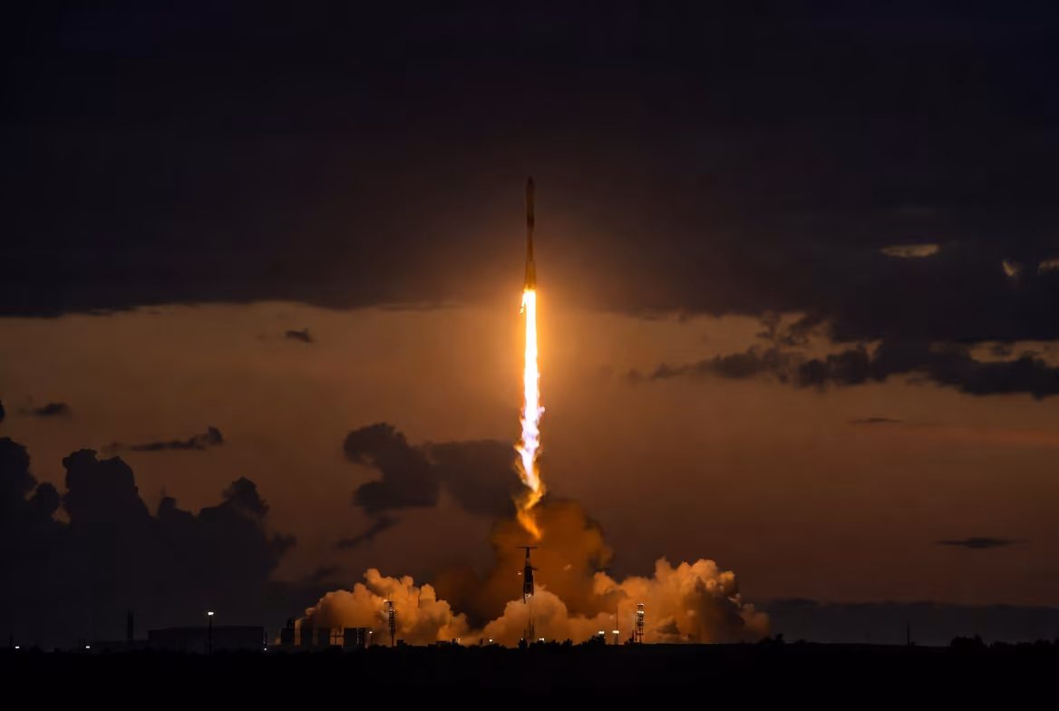 Китай испытает многоразовую ракету Long March 10B с ловлей ступени сетью в море