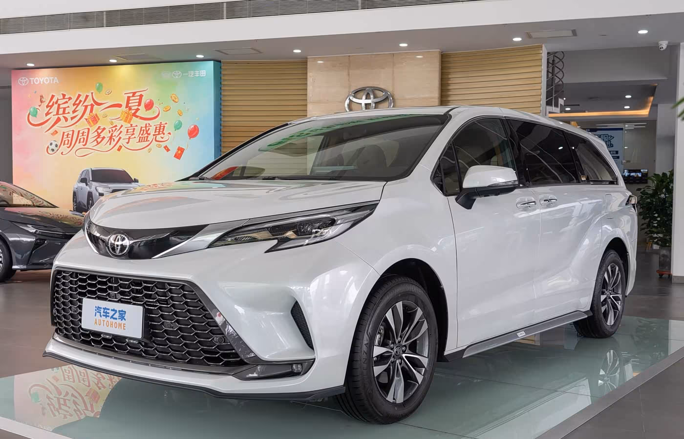 Toyota Granvia 2027 представлен в Китае: гибрид 246 л.с., полный привод и цена от 2,7 млн рублей