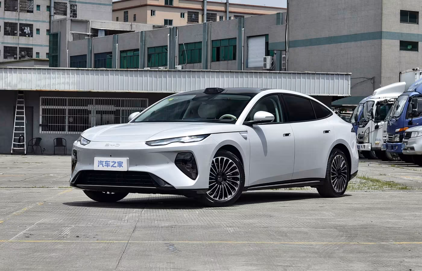 BYD Seal 08: флагманский седан с пневмоподвеской и автопилотом за 2,3 млн рублей
