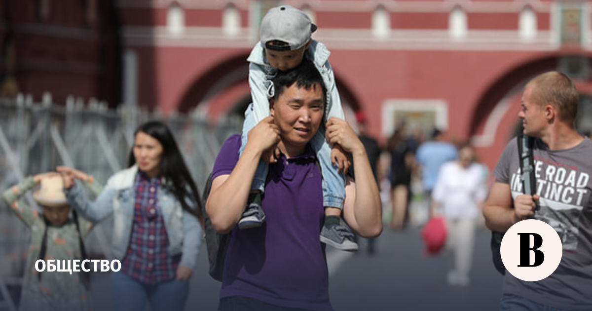 Госдума обязала детей мигрантов с 18 лет оформлять патент или покинуть РФ