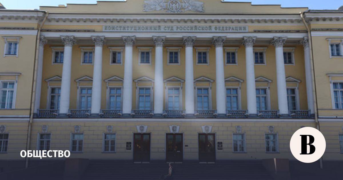 КС проверит законность отказа в отсрочке для поступивших в вуз не сразу после школы