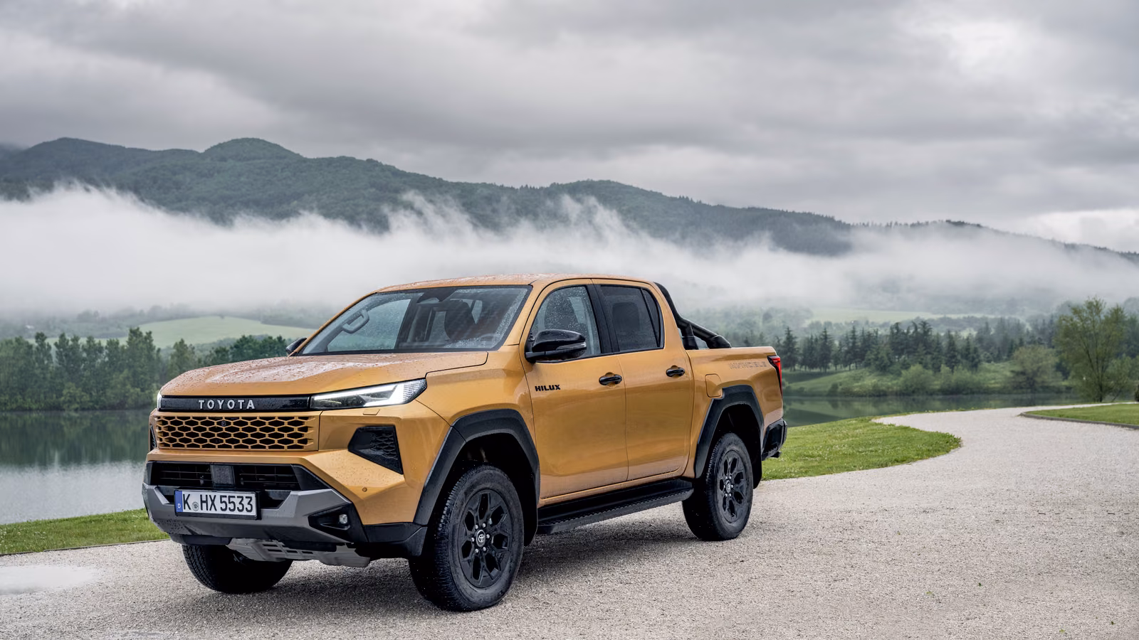 Toyota отказалась от гибридного Hilux из-за веса, но выпустила электрический — тоже тяжелый