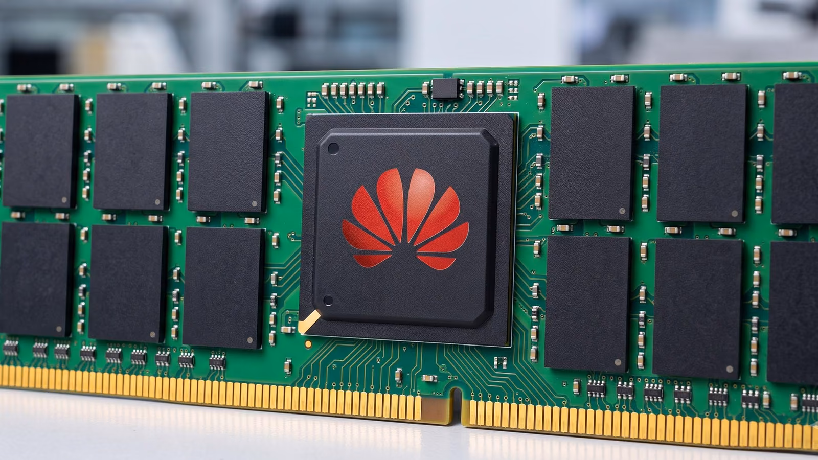 Huawei запускает собственное производство чипов DRAM для снижения зависимости от санкций