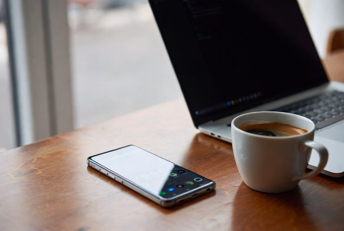 Samsung �������� �� ����� ���������� � 24% �����, Apple �������� ��������� 20%