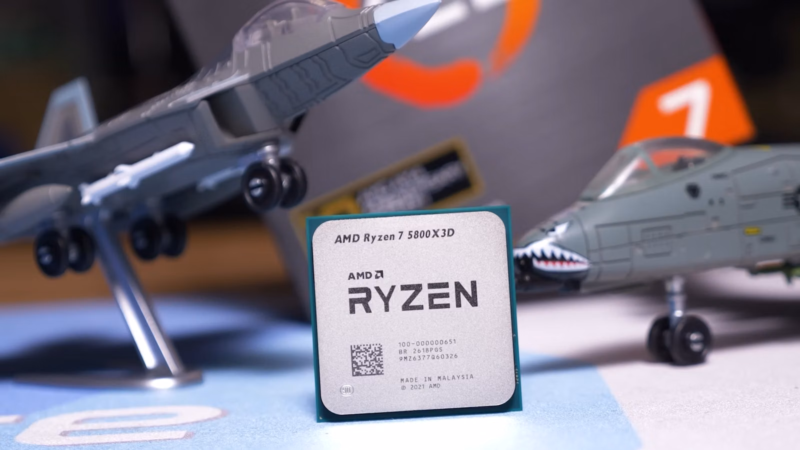 AMD Ryzen 7 5800X3D 10th Anniversary Edition: ����� ��������, ��� �� �� ��� �������� � �����