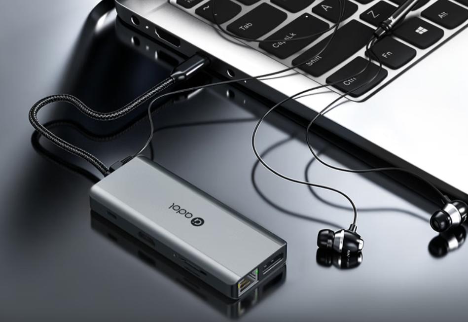 Asus выпустила компактную док-станцию Adol HC112: 11 портов, три монитора и зарядка 100 Вт за 46 долларов