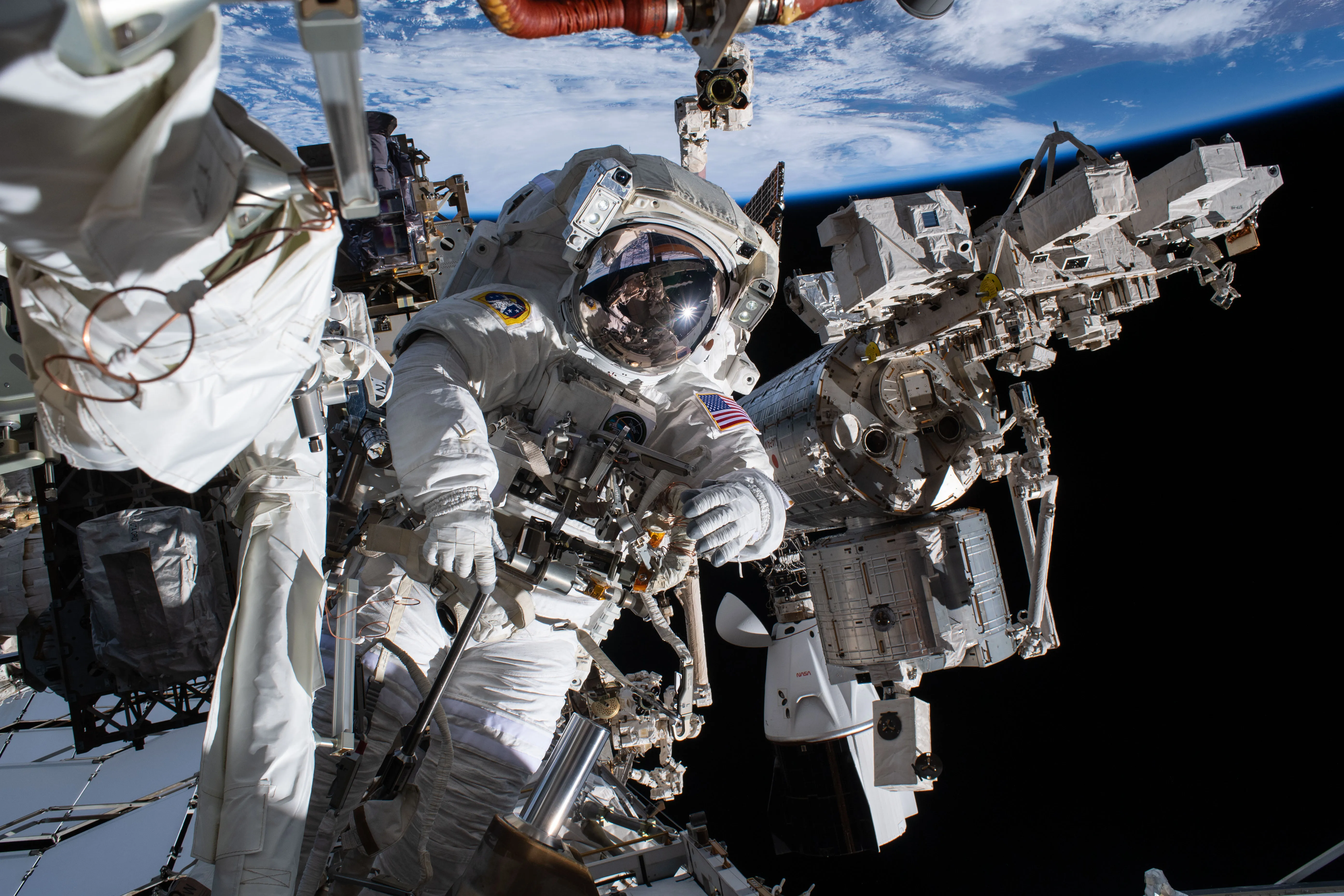 Астронавт NASA Крис Уильямс завершает миссию на МКС: вклад в онкологию и материаловедение