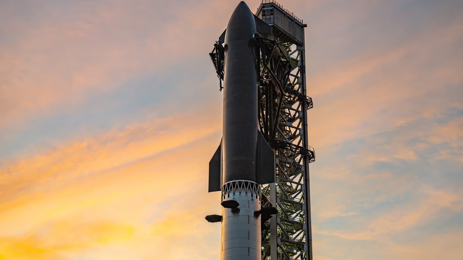 SpaceX �������� ���������� Starship �� ������: ������ ������� ��-�� ������