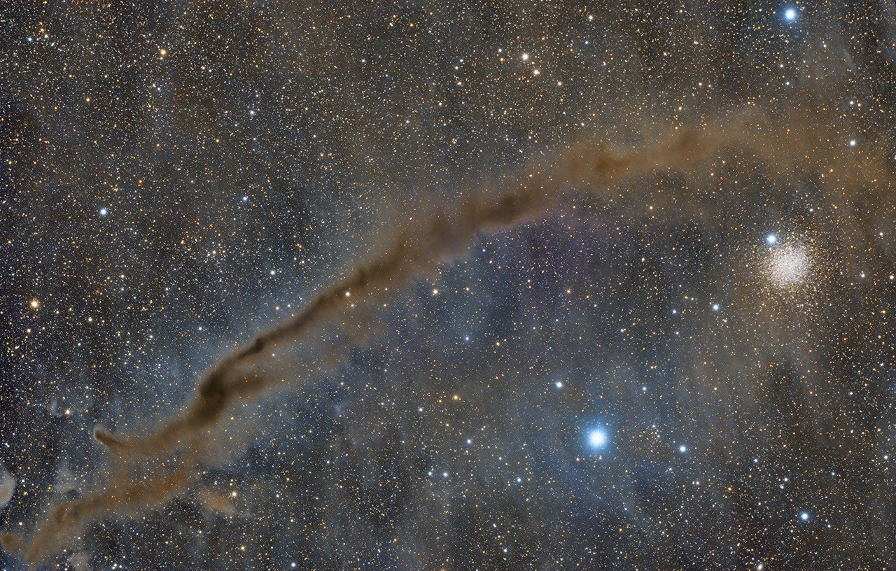 Dark Doodad � NGC 4372: ��������� ������ ������ ����