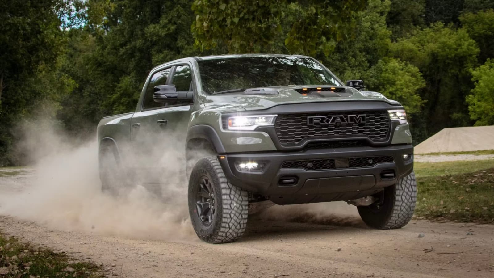 JAC T9 стал самым продаваемым пикапом в РФ, RAM обошел УАЗ