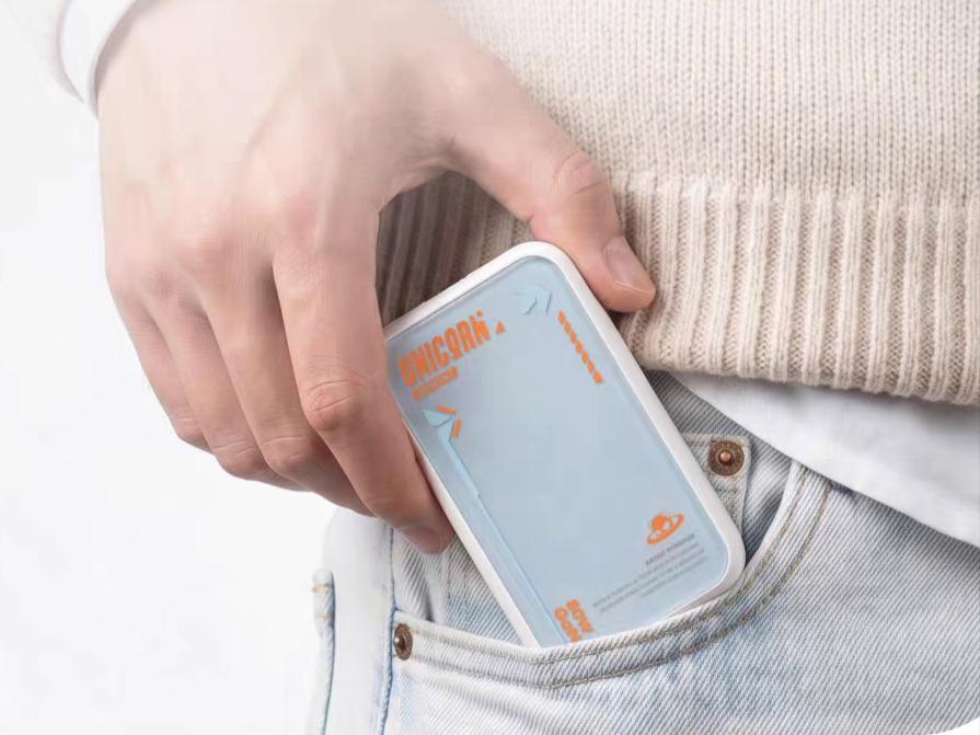 Компактная зарядка-карточка Pandaer PTC16 от Meizu вышла в продажу: 80 Вт и три USB-C
