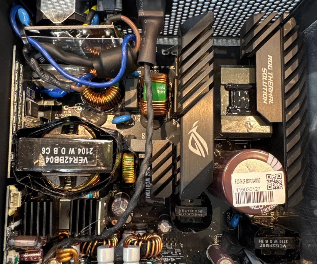 Asus при ремонте блока питания заменила предохранитель на кусок проволоки