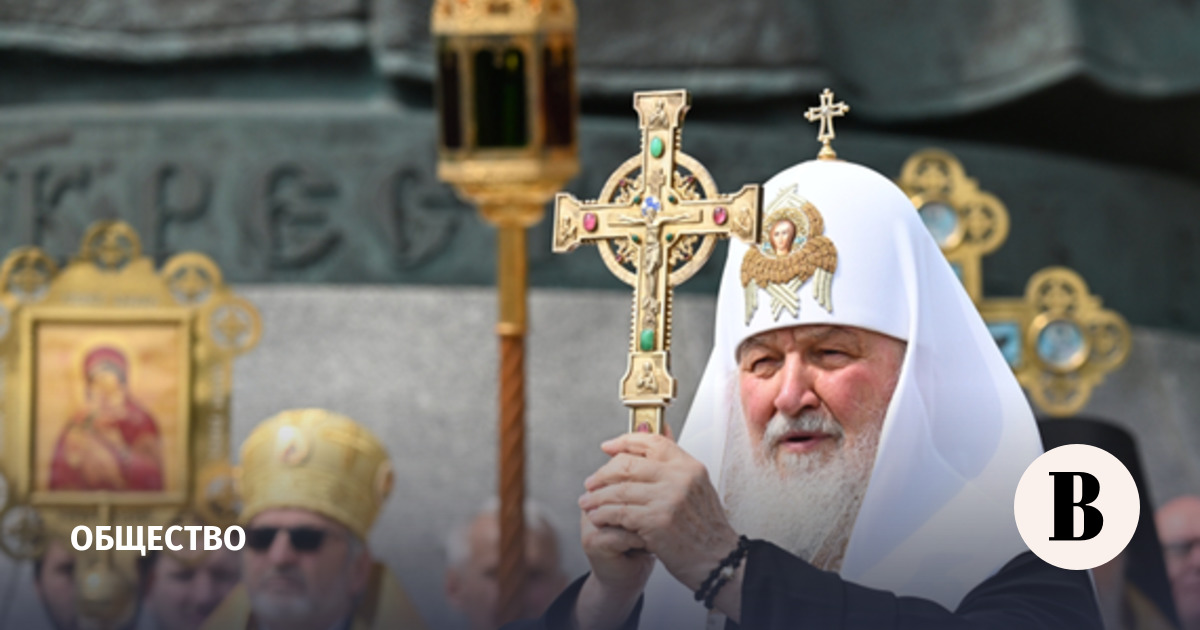Патриарх Кирилл провел молебен у мощей Дмитрия Донского в Кремле