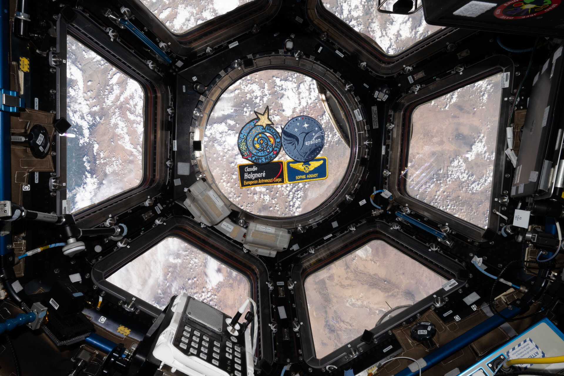 ESA показала неделю космических событий: выход в открытый космос, айсберг и затмение
