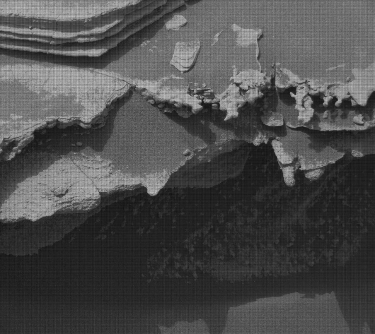 Марсоход Curiosity возобновил восхождение на гору Шарп после изучения эрозионной поверхности