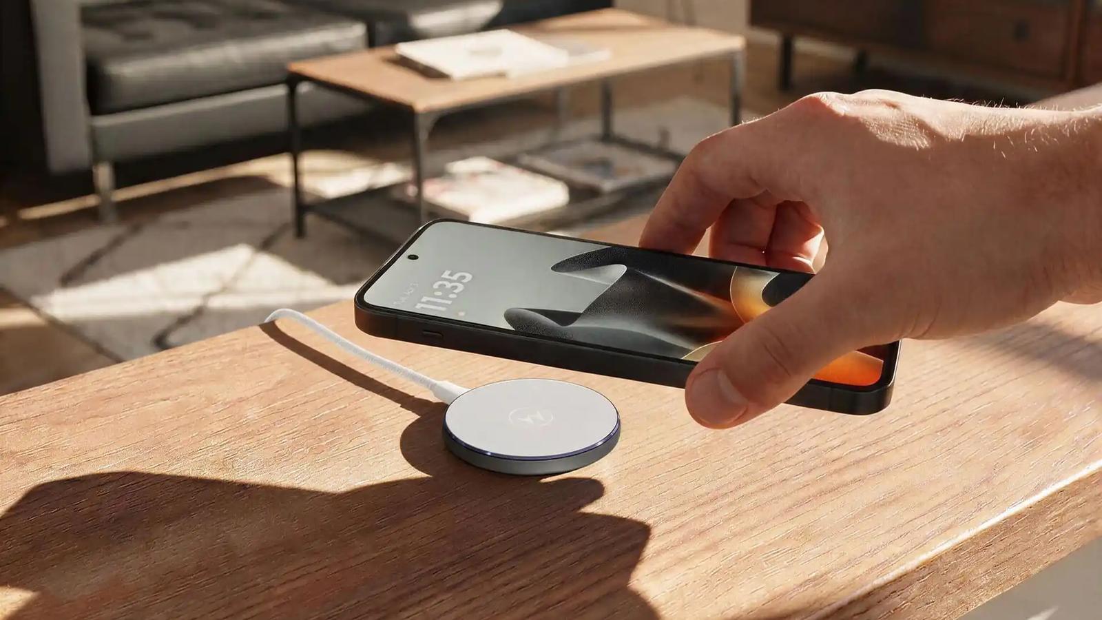 Motorola показала магнитную зарядку Moto Snap мощностью до 30 Вт на IFA 2026